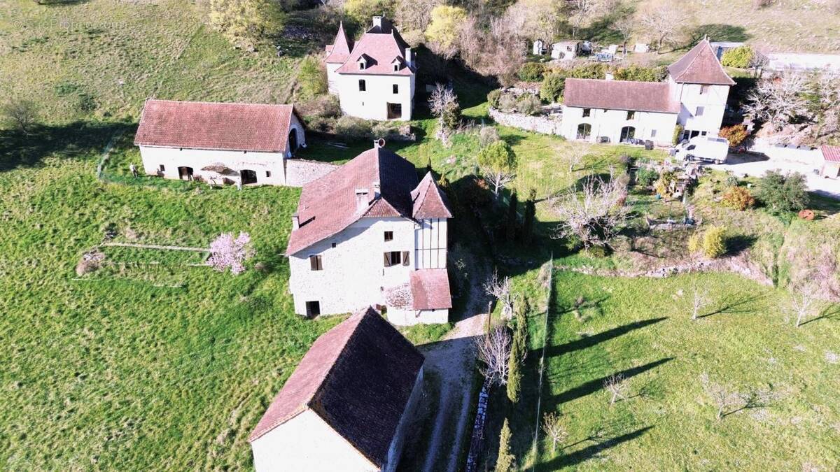 Maison à MARCILHAC-SUR-CELE