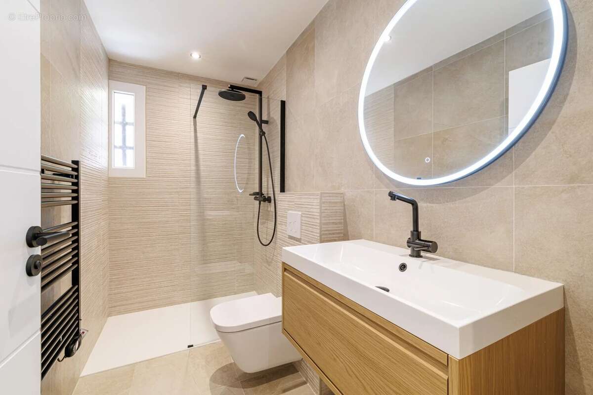 Appartement à SAINT-LAURENT-DU-VAR