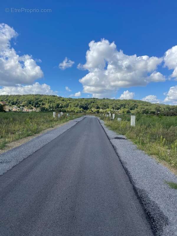 Terrain à CHOISY-AU-BAC