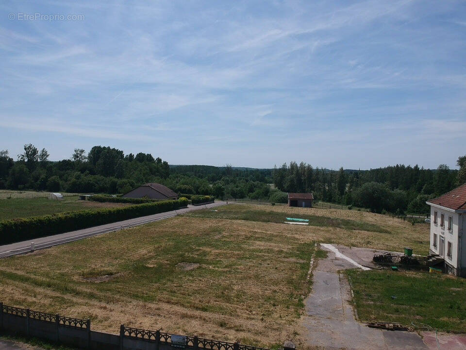 Terrain à CHENEVIERES