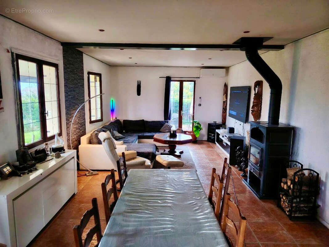 Maison à SAINT-GAL-SUR-SIOULE
