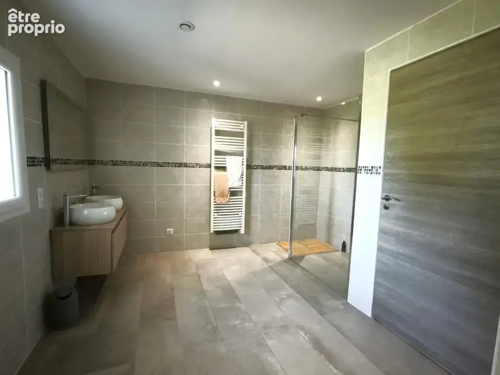 Maison 170 m² à Berneuil  - photo 6
