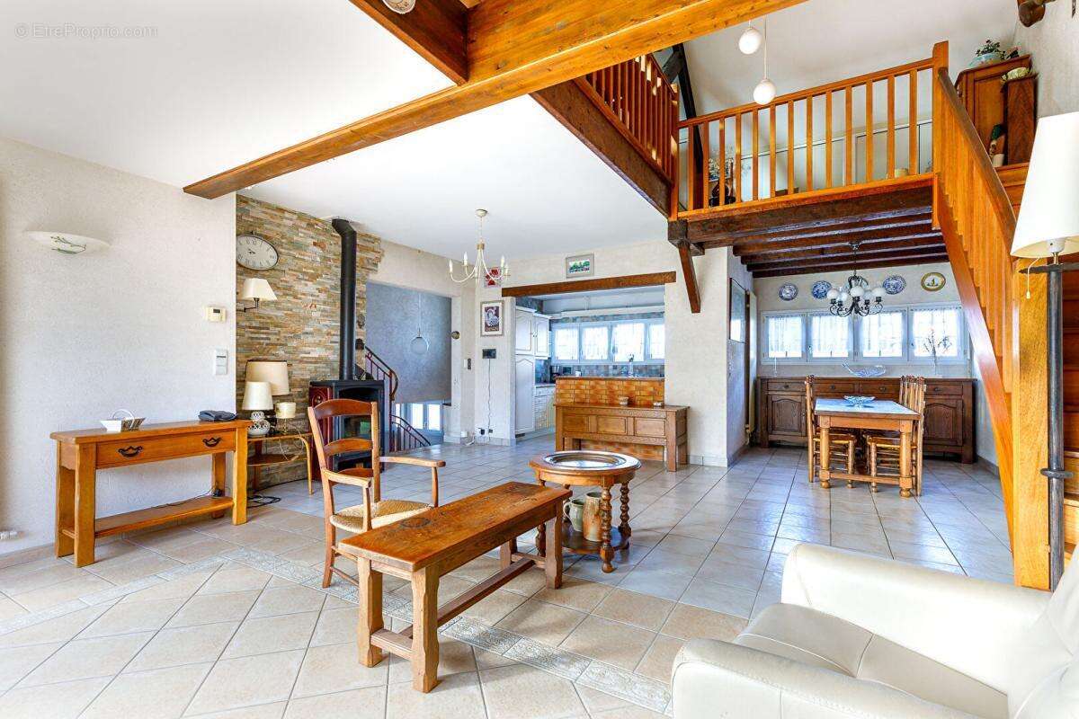 Maison 5 chambres  de 160 m² - CENTRE VILLE - photo 5