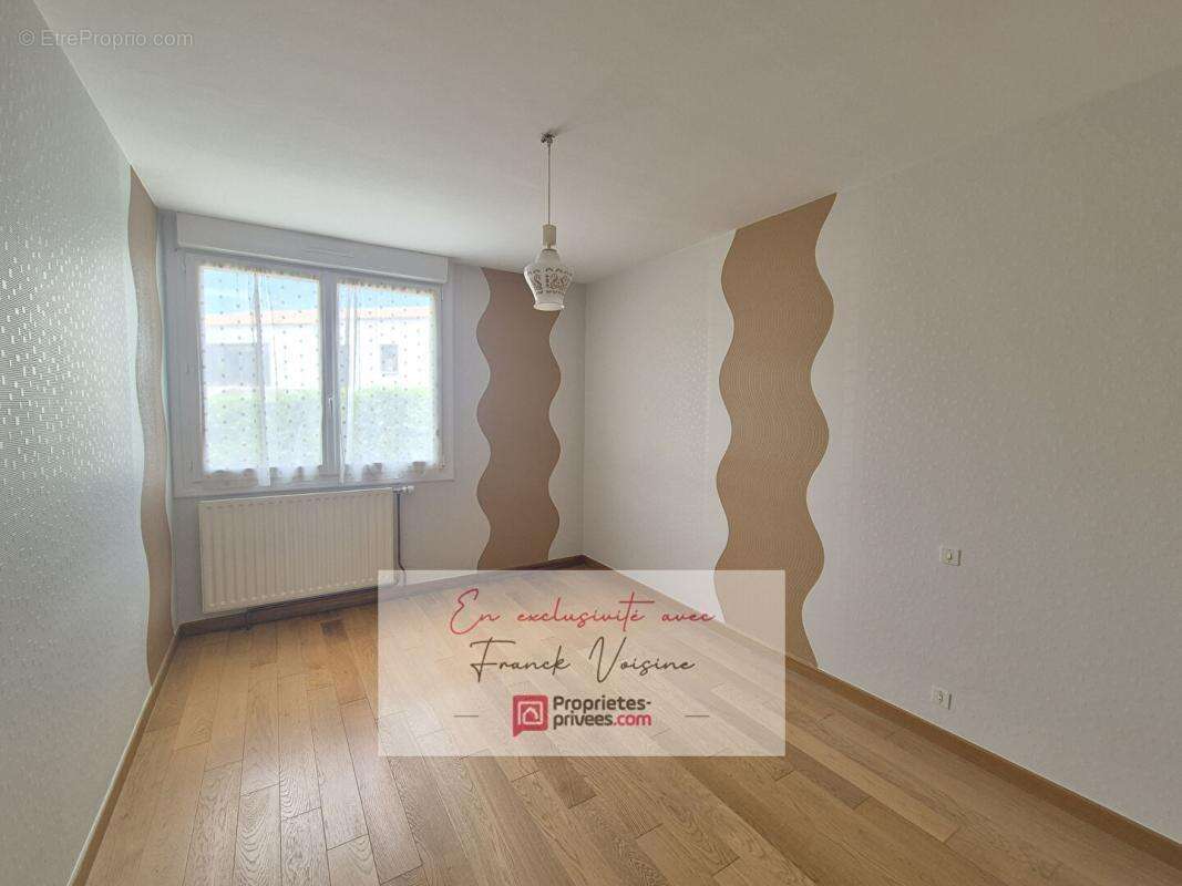 A VENDRE en Exclusivité à Saint Prouant, maison de 93 m2 avec 3 chambres sur une parcelle de 1090 m2 - photo 4