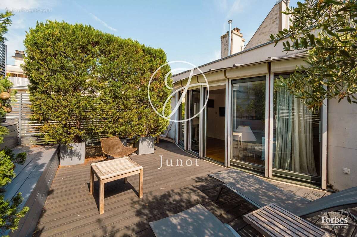Appartement à PARIS-16E