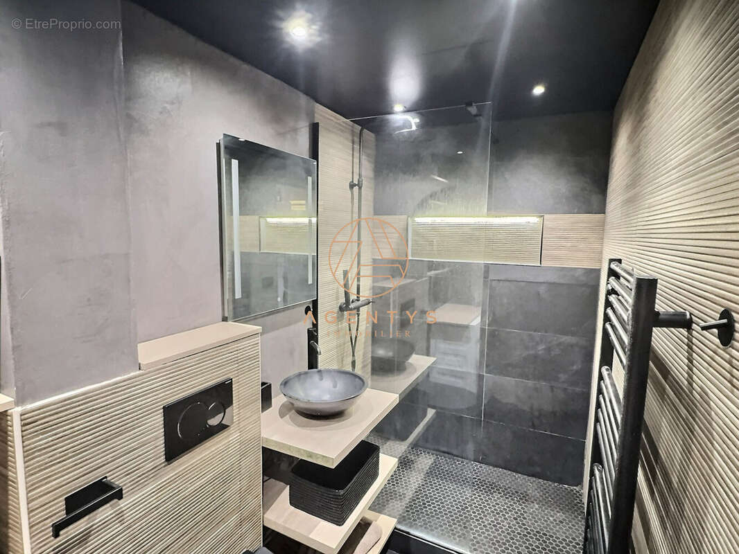 Appartement à SAINT-MAUR-DES-FOSSES