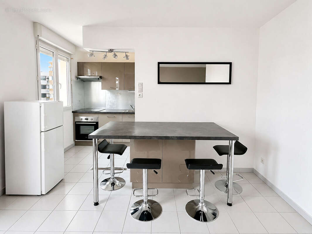 Appartement à DECINES-CHARPIEU