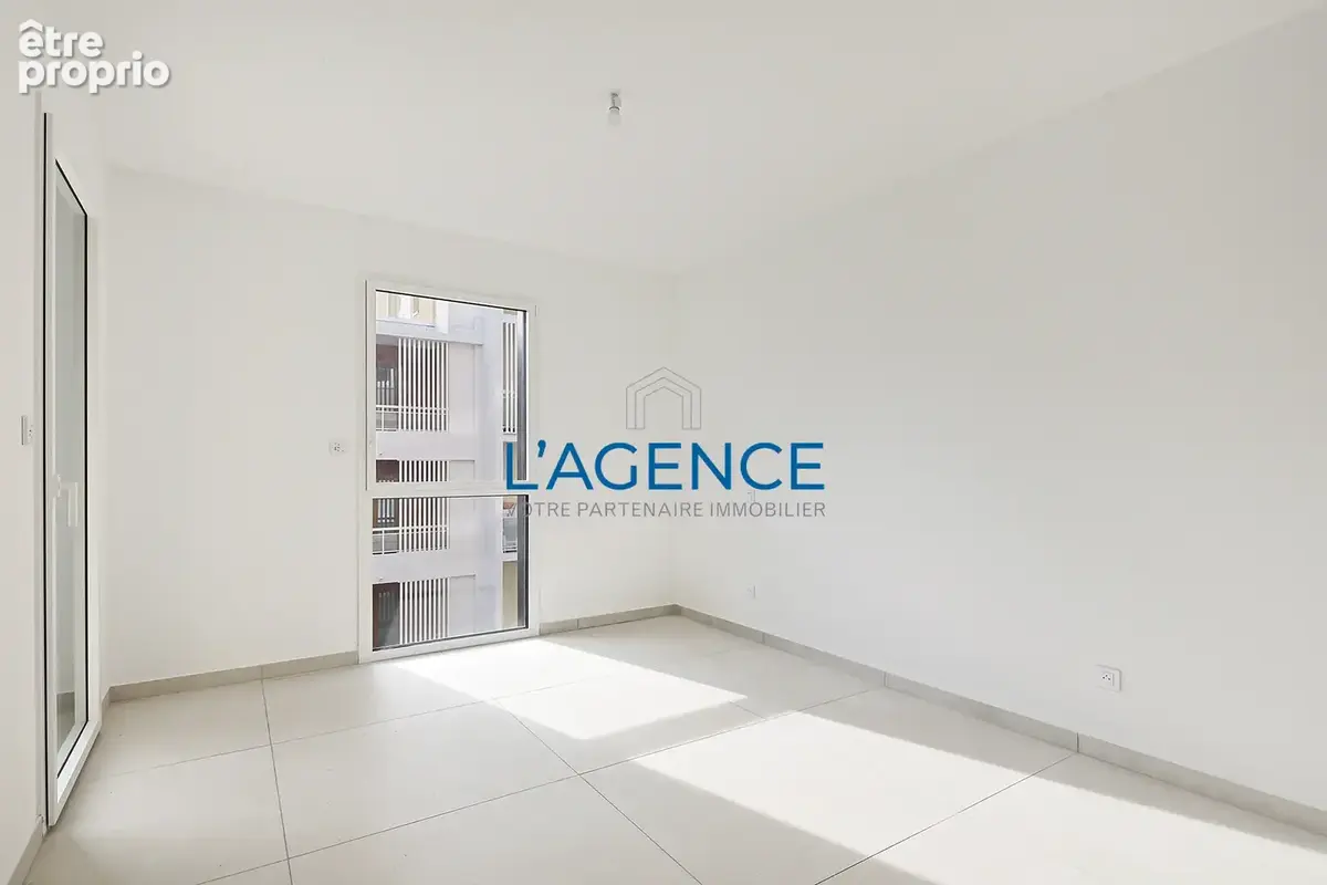 Appartement T4 neuf de 80 m2 avec terrasse et garage double au centre ville de Hyères - photo 6