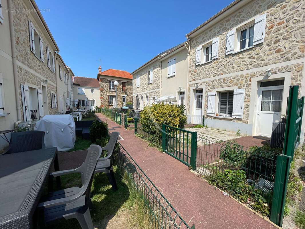 Appartement à GRISY-SUISNES