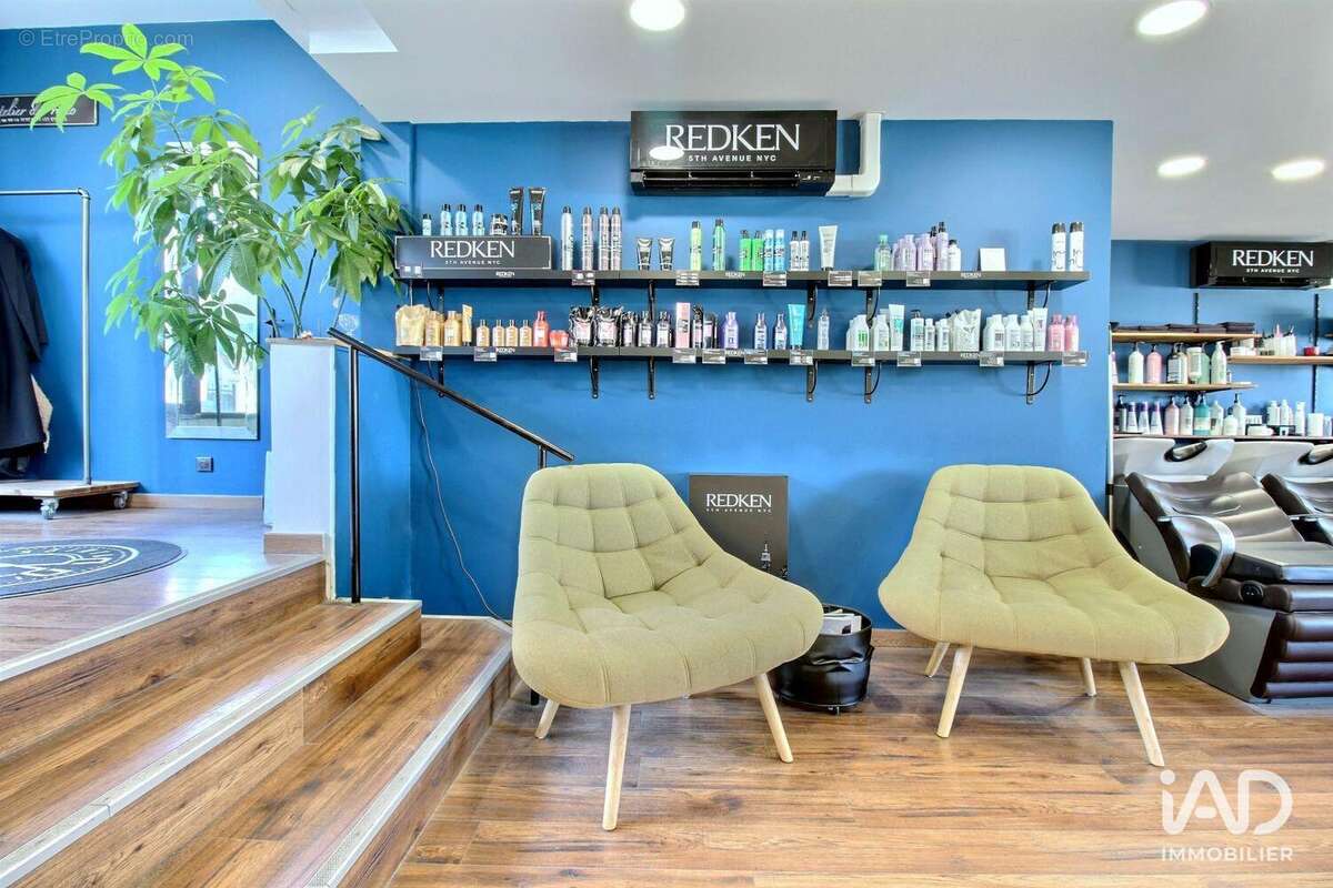 Photo 4 - Commerce à CABRIES