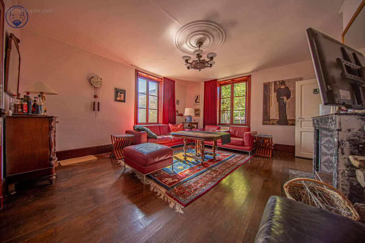 Maison de charme de 165 m2 avec dépendances - photo 6