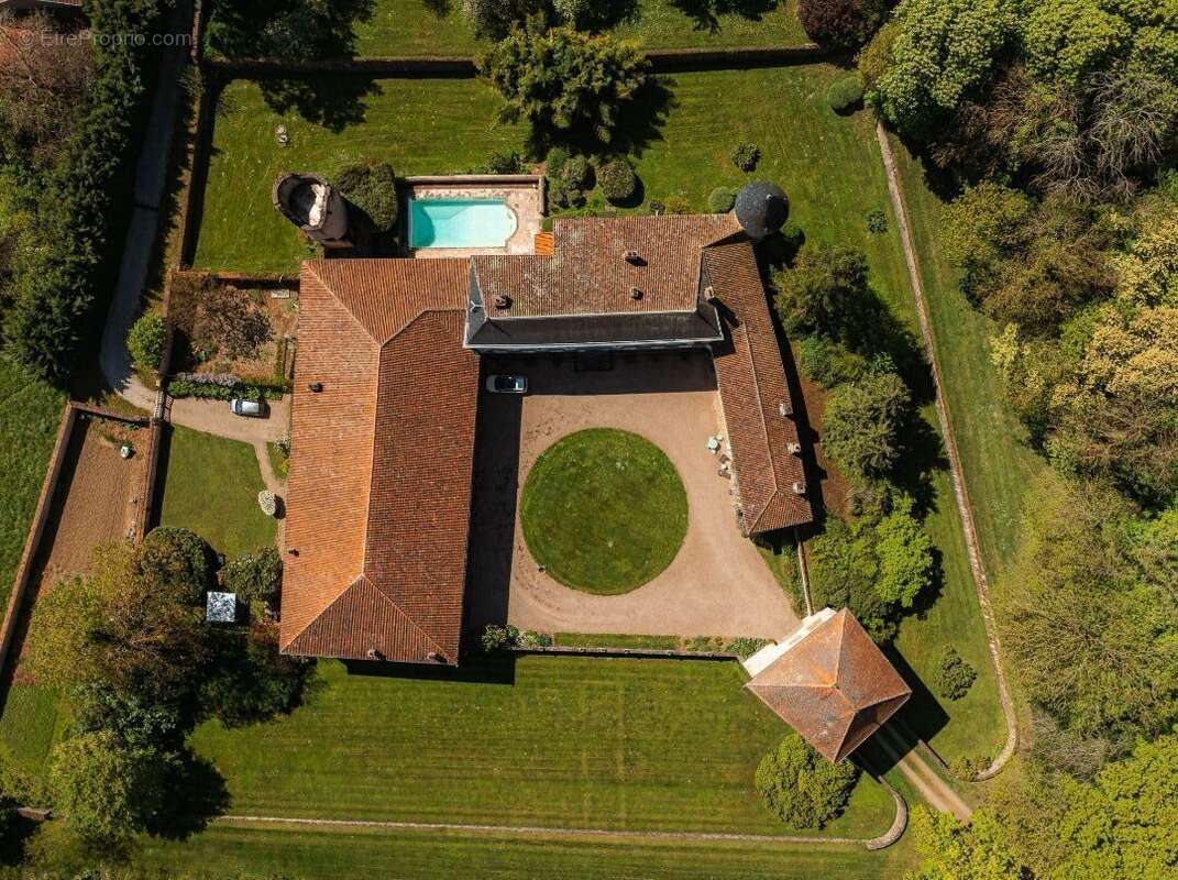 Château proche de Metz, L'élégance d'une demeure "à la française" dans un écrin de 7 hectares - photo 2