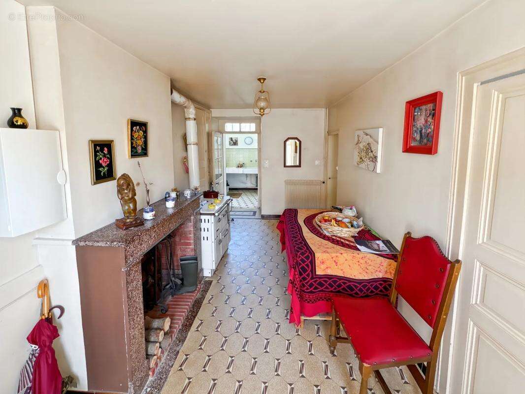 Maison à AZAY-LE-FERRON