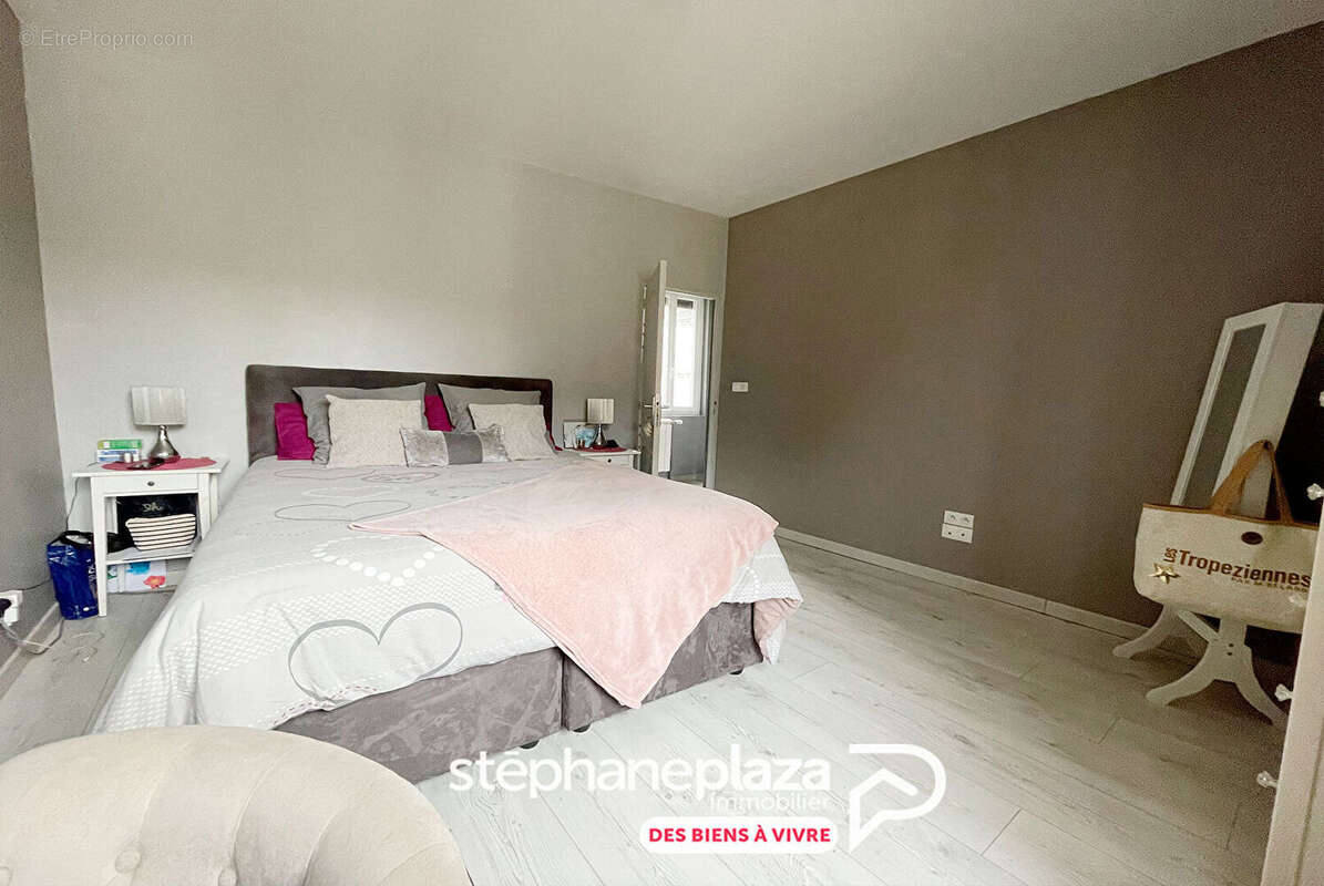 Maison à SAINT-ETIENNE-DU-ROUVRAY