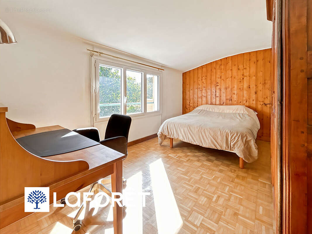 Maison à SAINTE-GENEVIEVE-DES-BOIS