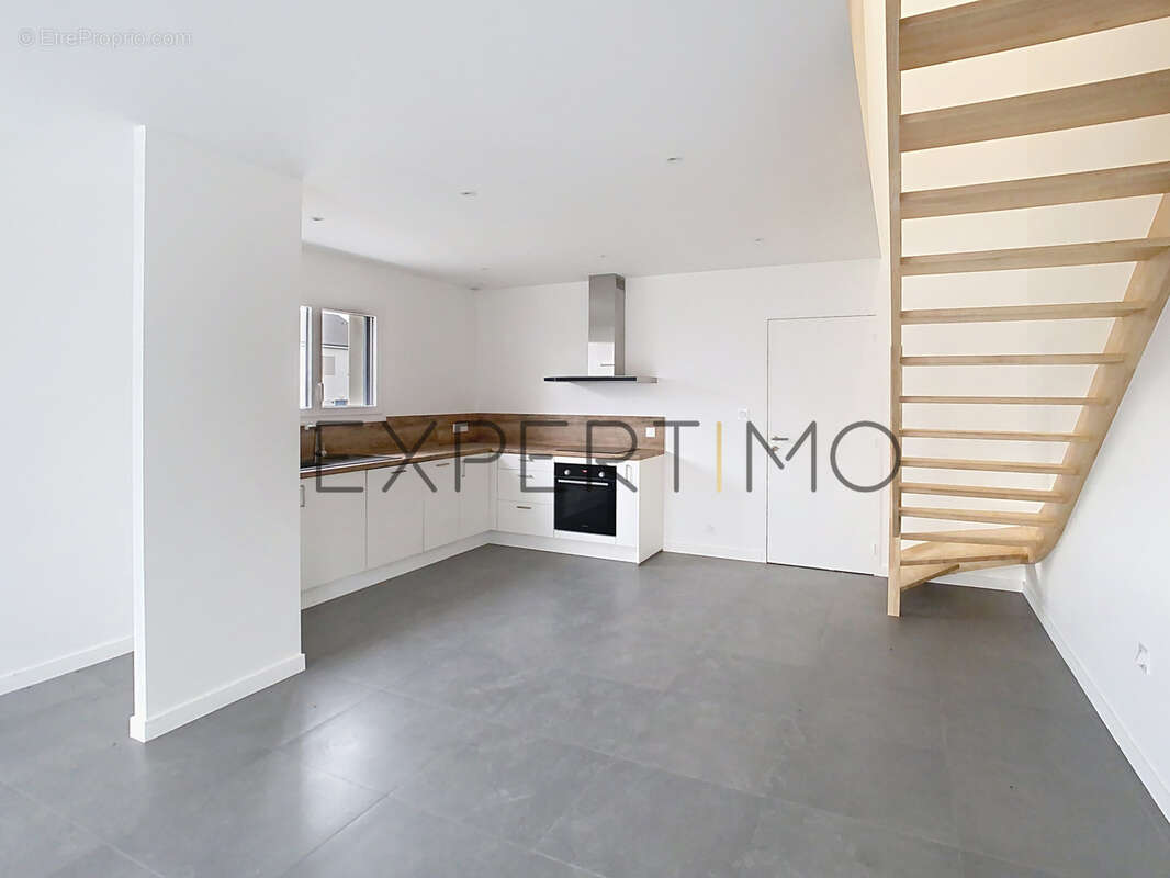 Maison à FONTAINE-ETOUPEFOUR