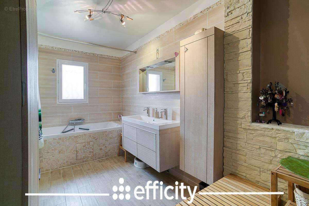 Maison à CHASSE-SUR-RHONE