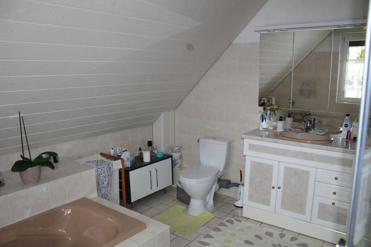 Maison à STEINBRUNN-LE-HAUT