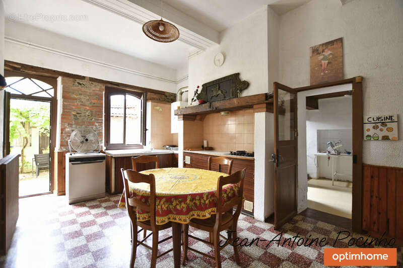 Maison à SAINTE-FOY-DE-PEYROLIERES