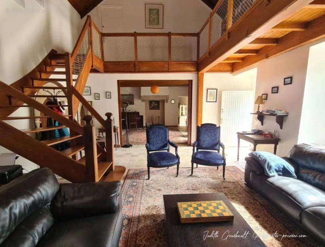 Maison de maître  290m2 sur 7200 m2 de terrain avec tennis - photo 8
