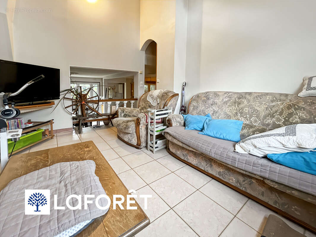 Maison à SAINTE-GENEVIEVE-DES-BOIS