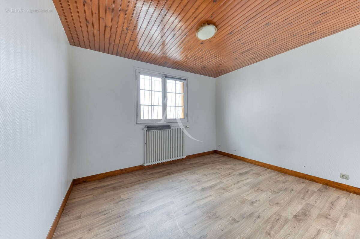 Maison à OZOIR-LA-FERRIERE