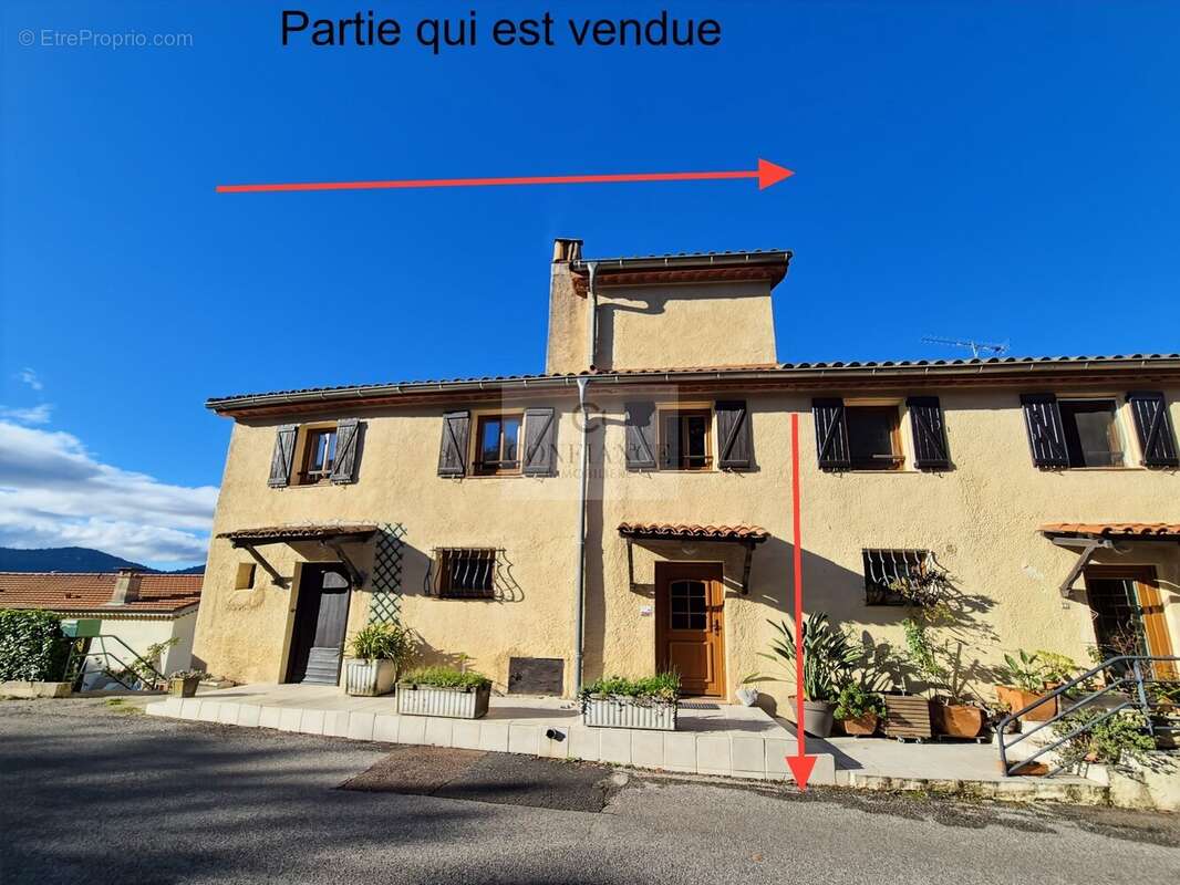 Appartement à CONTES