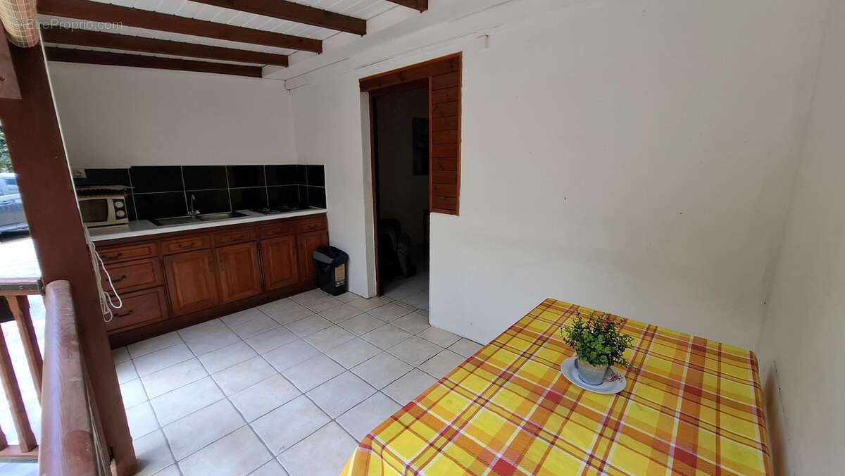 A VENDRE : Villa 2 T2 et 1 T4 (Vieux Habitants - 97119) - photo 23