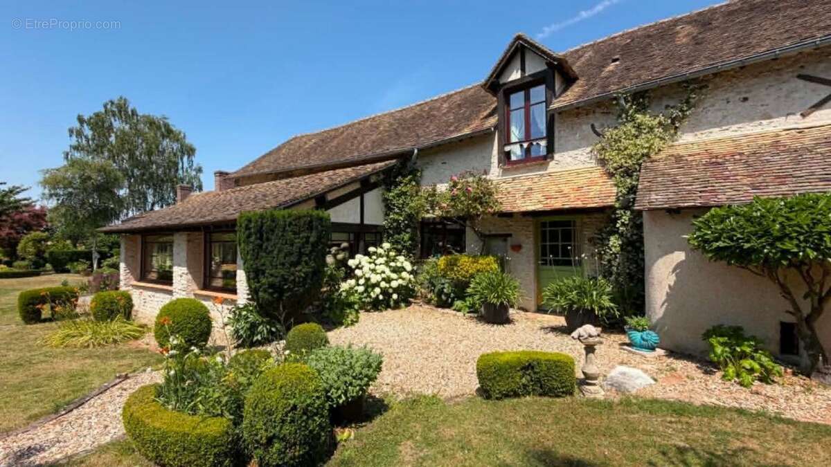 Maison à HOUDAN