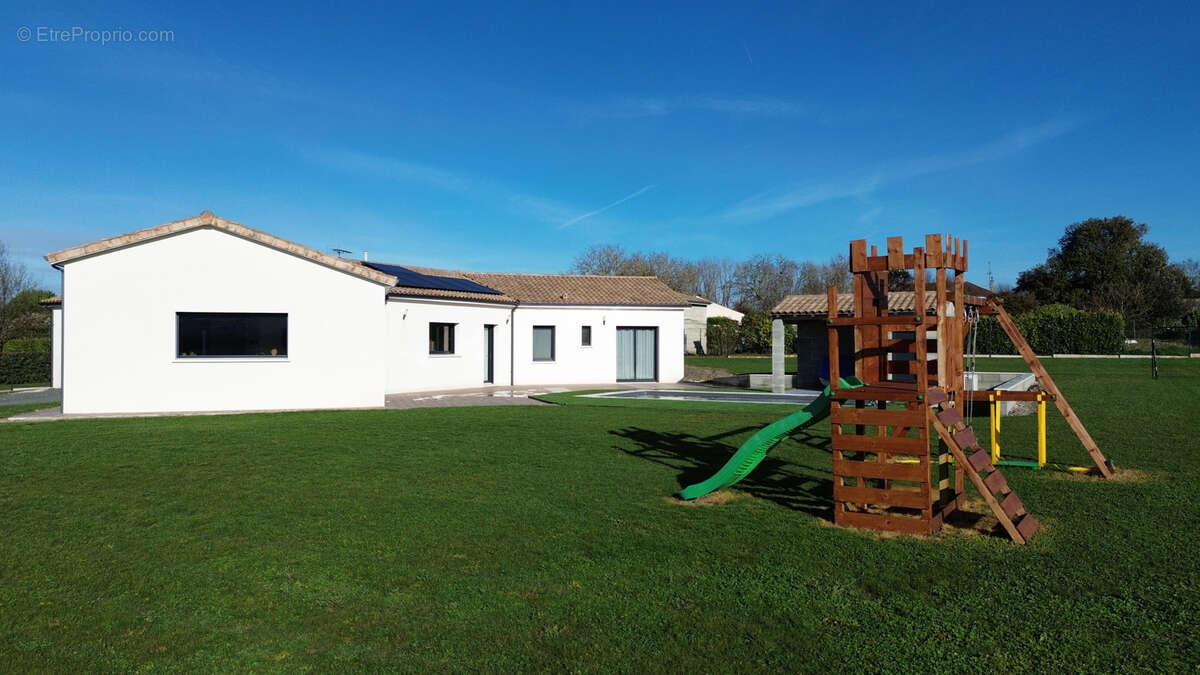 Maison à JARNAC-CHAMPAGNE