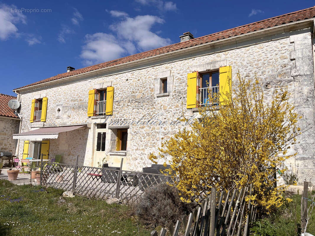 Maison à LEGUILLAC-DE-CERCLES
