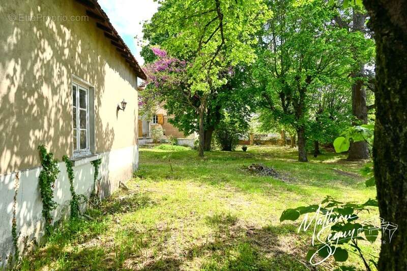 Appartement à GREZIEU-LA-VARENNE