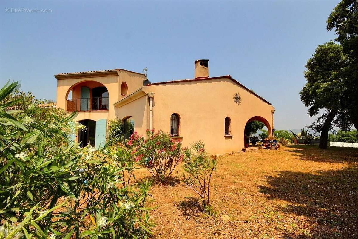 Maison à MANDELIEU-LA-NAPOULE