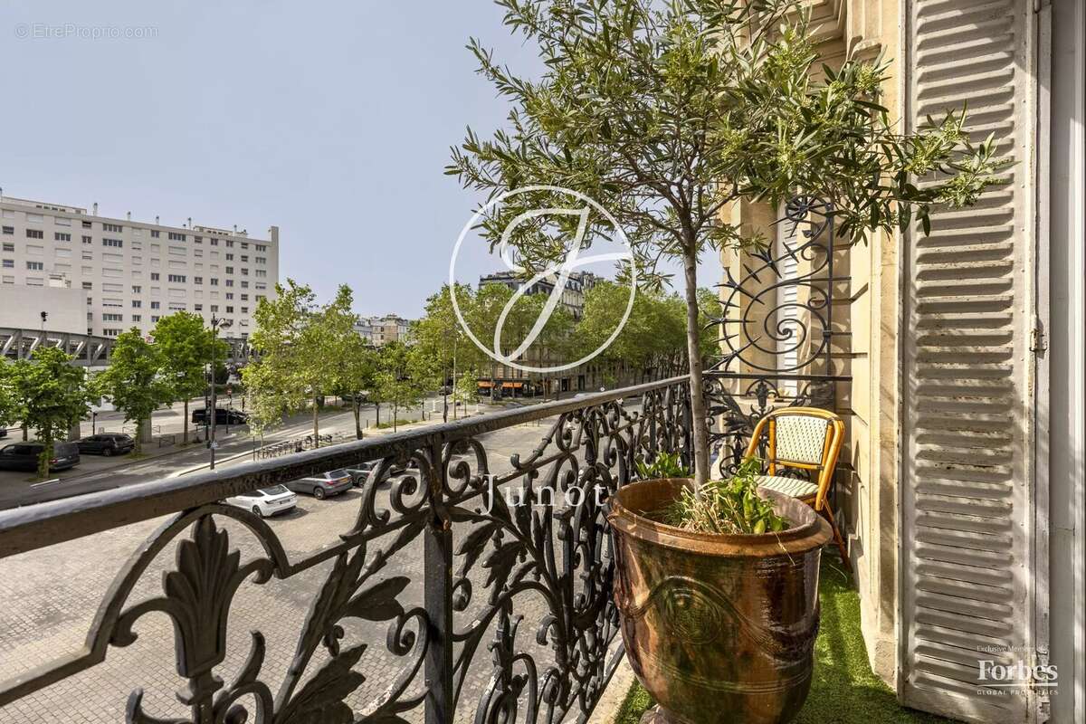 Appartement à PARIS-7E