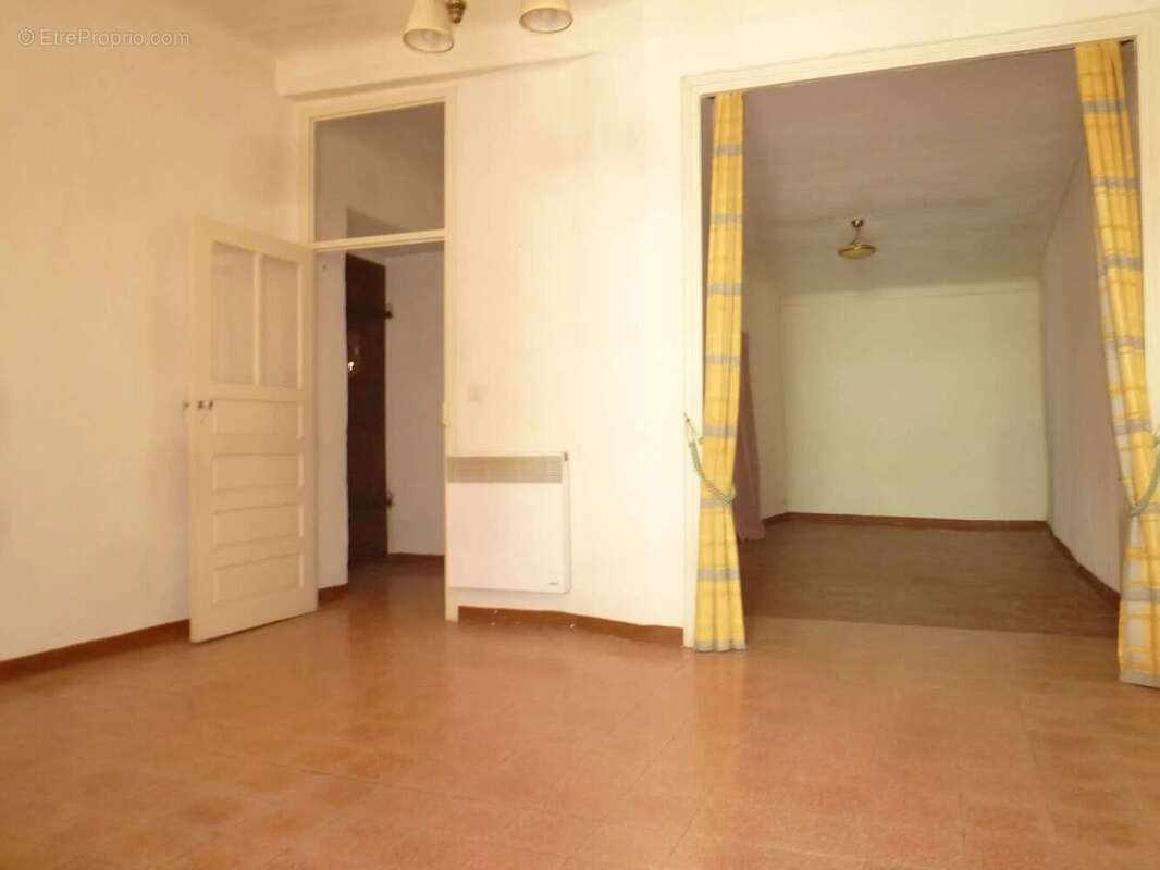 Appartement à PUGET-THENIERS