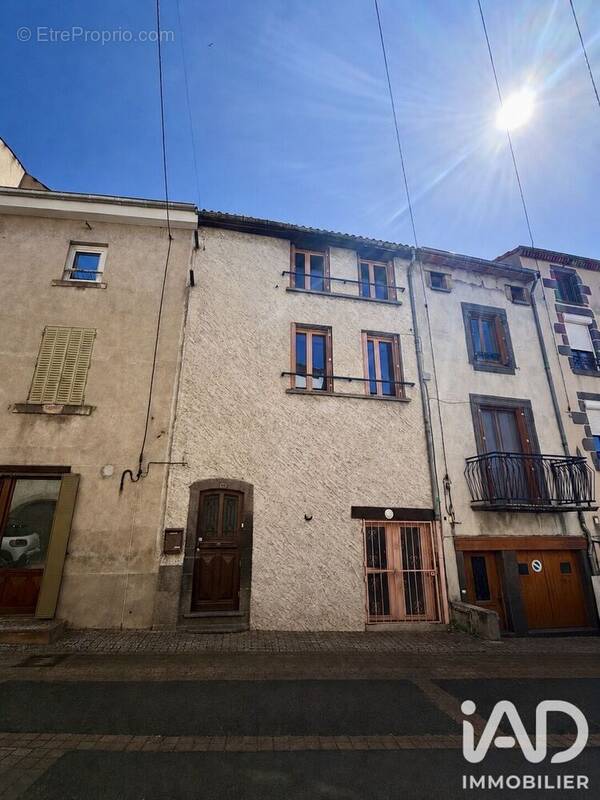 Maison 80 m² à Les Martres-De-Veyre  - photo 1