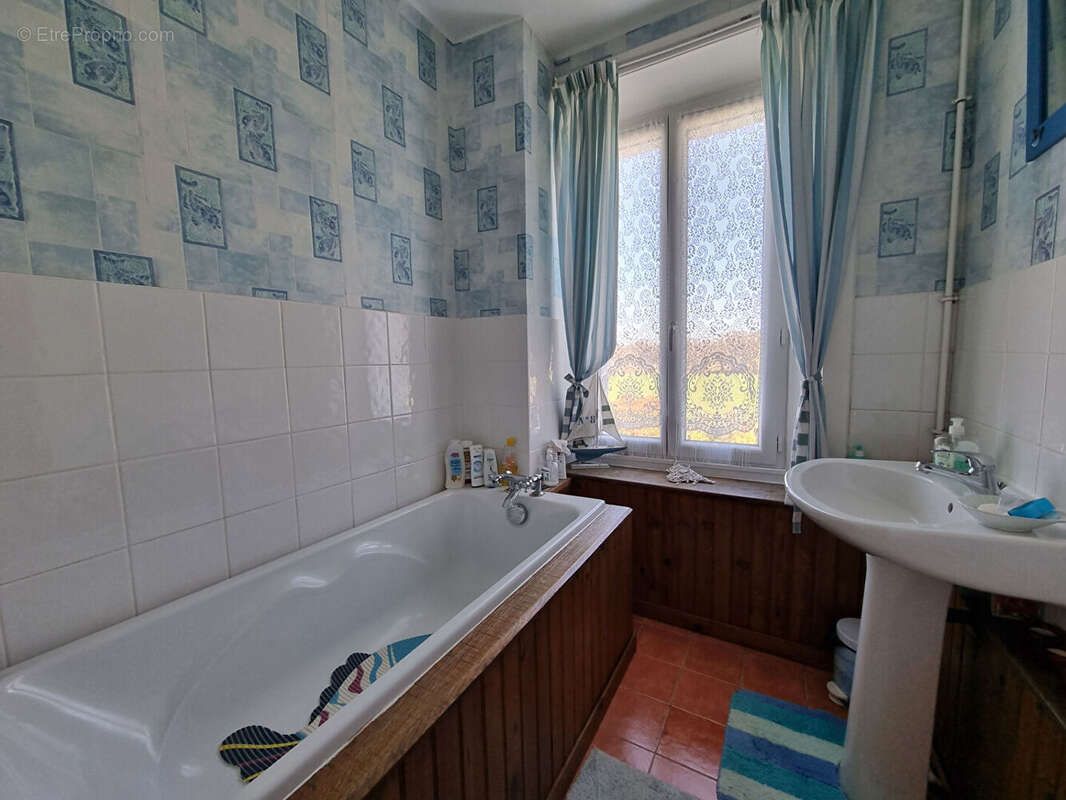 Maison à SAINT-LEGER-MAGNAZEIX