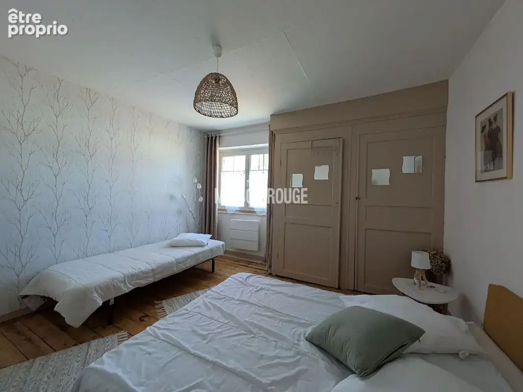 Élégante maison en pierres rénovée à Saint-Lormel avec 4 chambres et vaste terrain constructible - photo 11