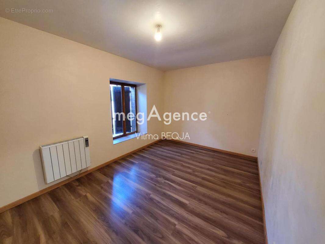 Appartement à VILLENEUVE-L'ARCHEVEQUE