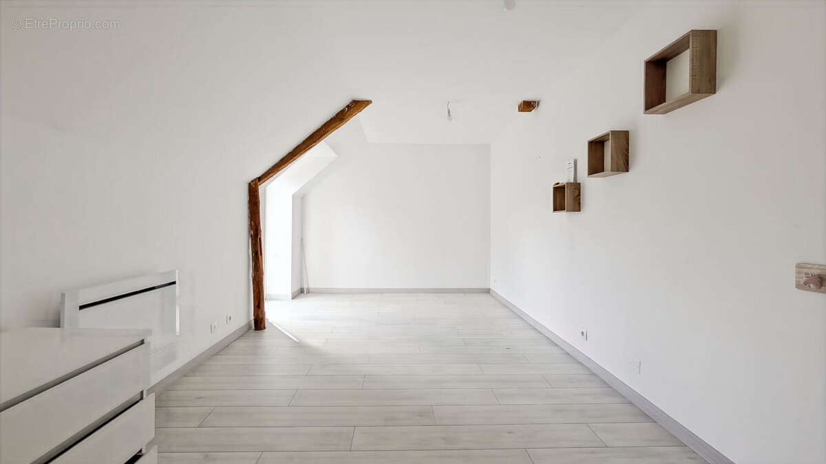 Maison à SAINT-LEGER-DES-PRES