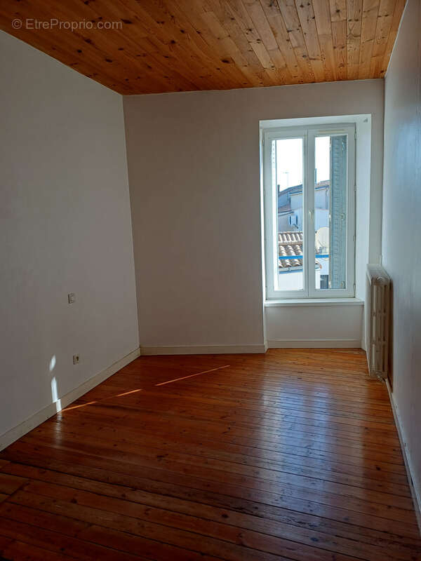 Maison à LA CHAIZE-LE-VICOMTE