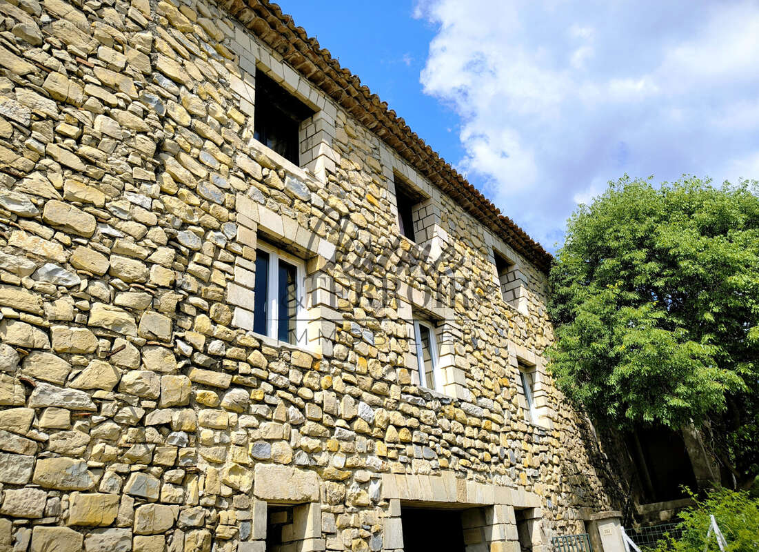 Maison à LUSSAN