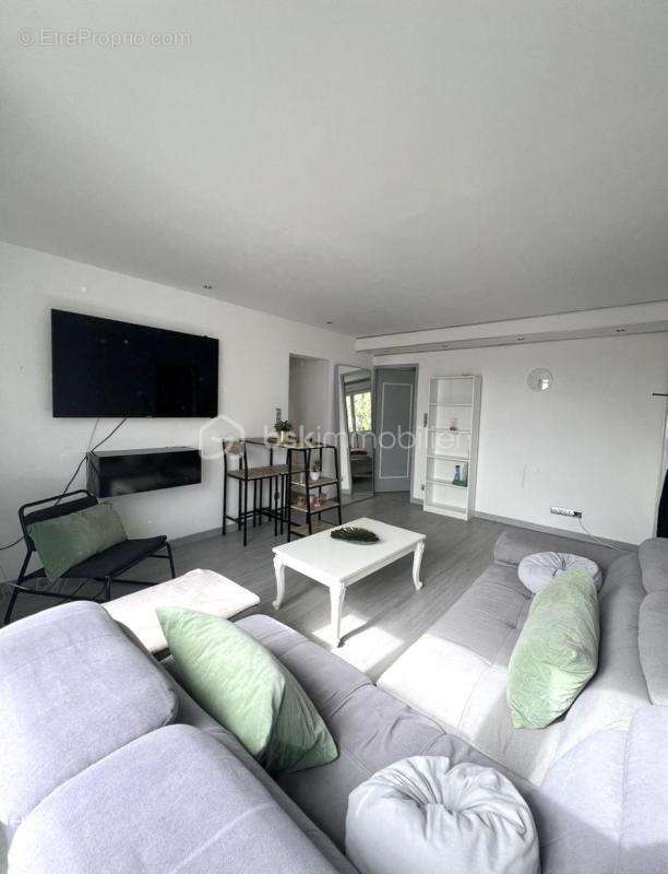 Appartement à SAINT-JEAN-DE-LA-RUELLE