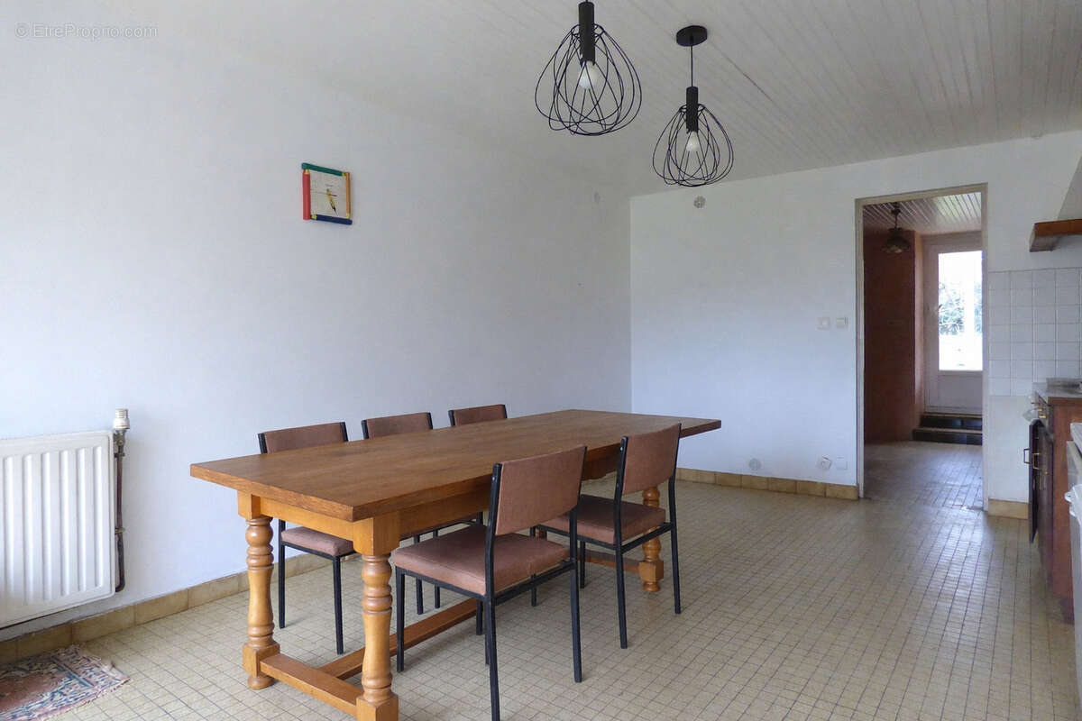Maison à CHIRE-EN-MONTREUIL