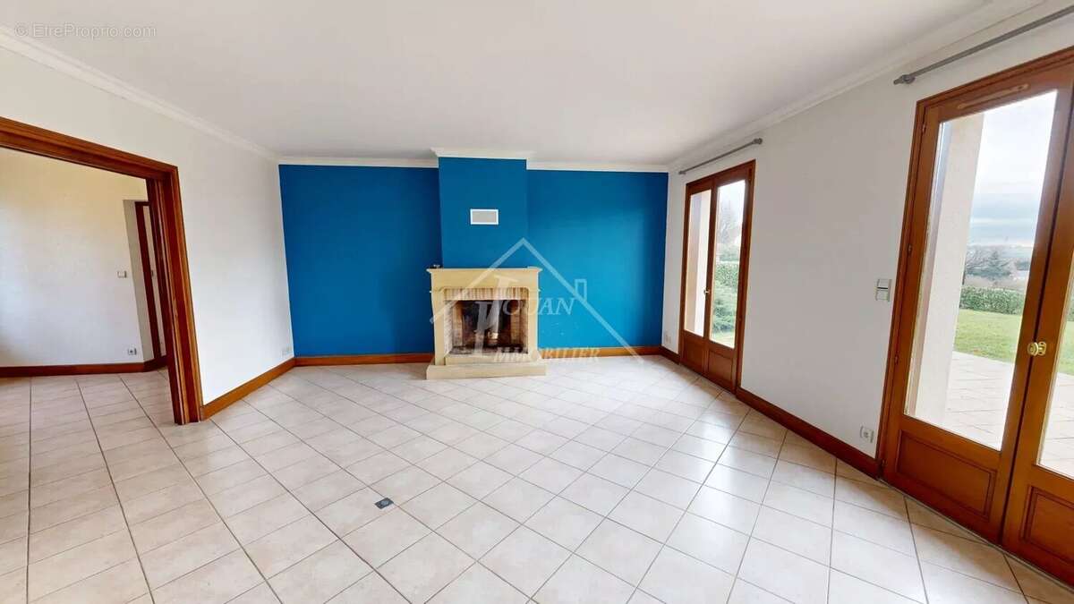 Maison à DOMPIERRE-SUR-BESBRE