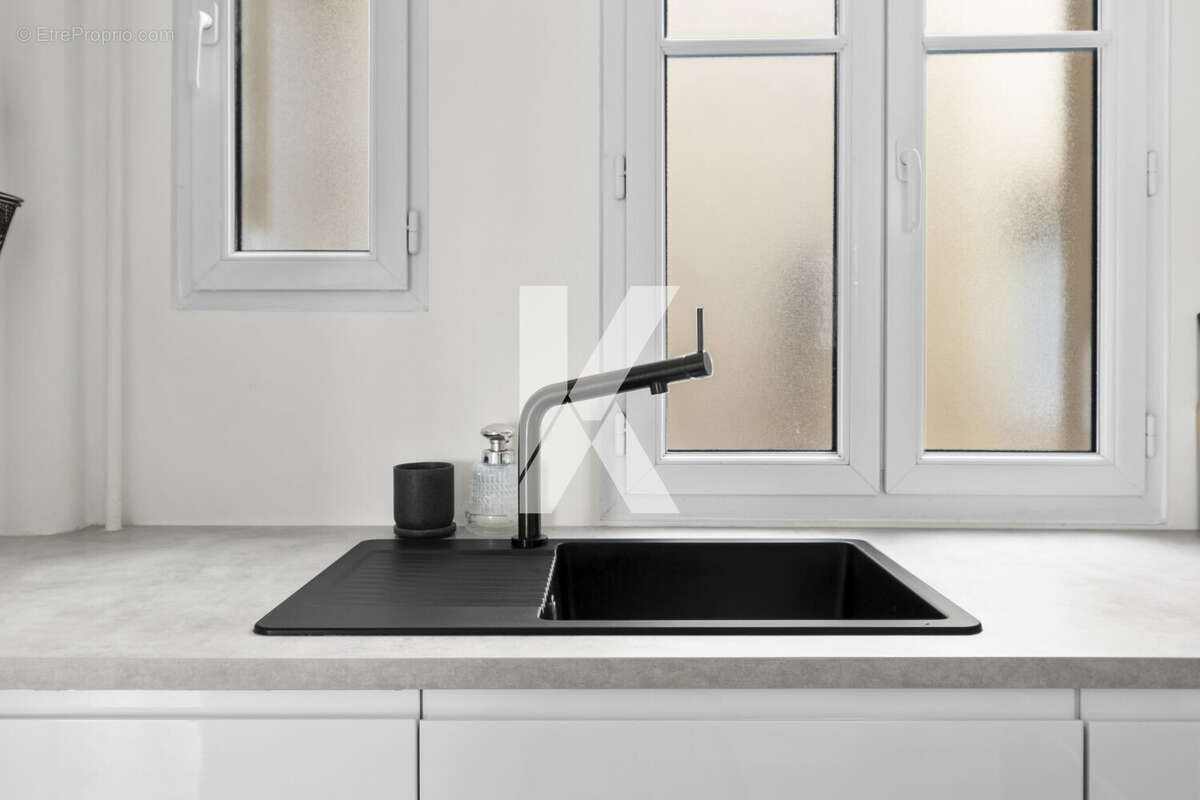 Cuisine équipée - Appartement à PARIS-16E