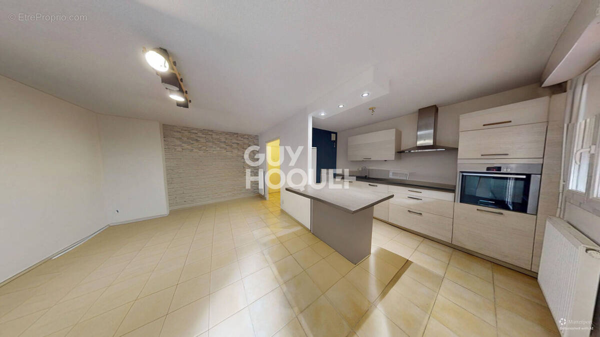 Appartement à CRUSEILLES