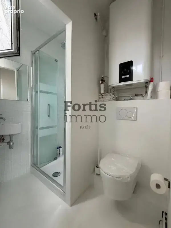 Paris 2 - rue saint-denis - deux pieces au dernier etage - photo 5