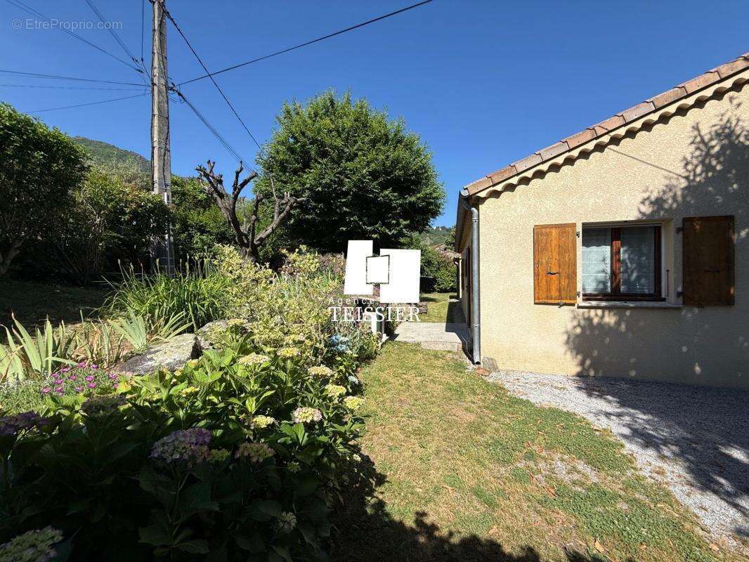 Maison à GRAVIERES