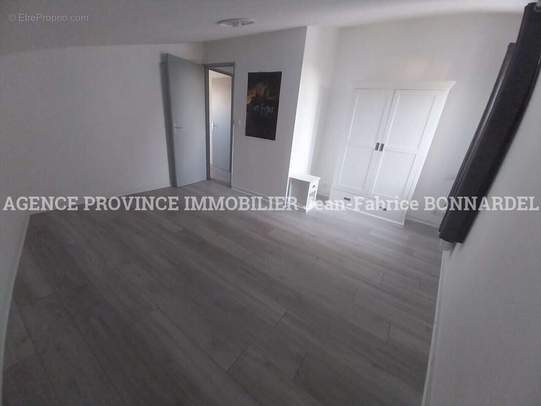 Appartement à SAINT-PAUL-TROIS-CHATEAUX